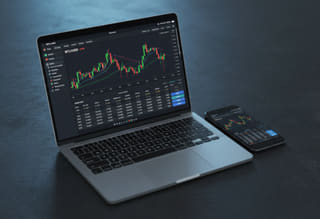 Supervisión de la actividad — seguimiento del historial de trading y del rendimiento de fondos