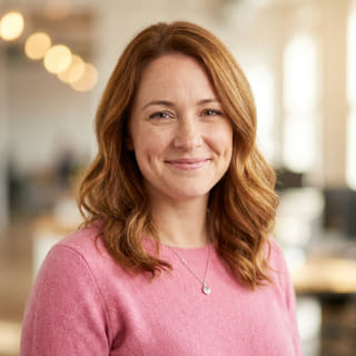 Emily Watson, jefa de Atención al Cliente en Rendifaro
